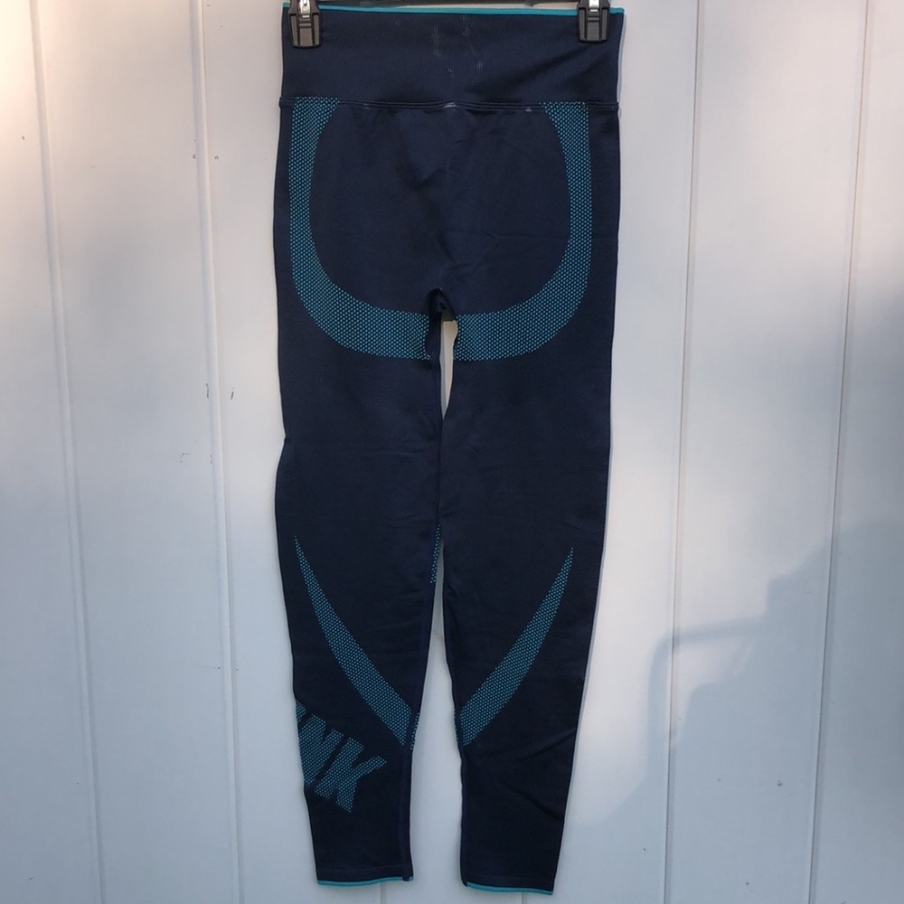 Pink Victoria’s Secret active clothing size medium blue active clothing … - Picture 10 of 10